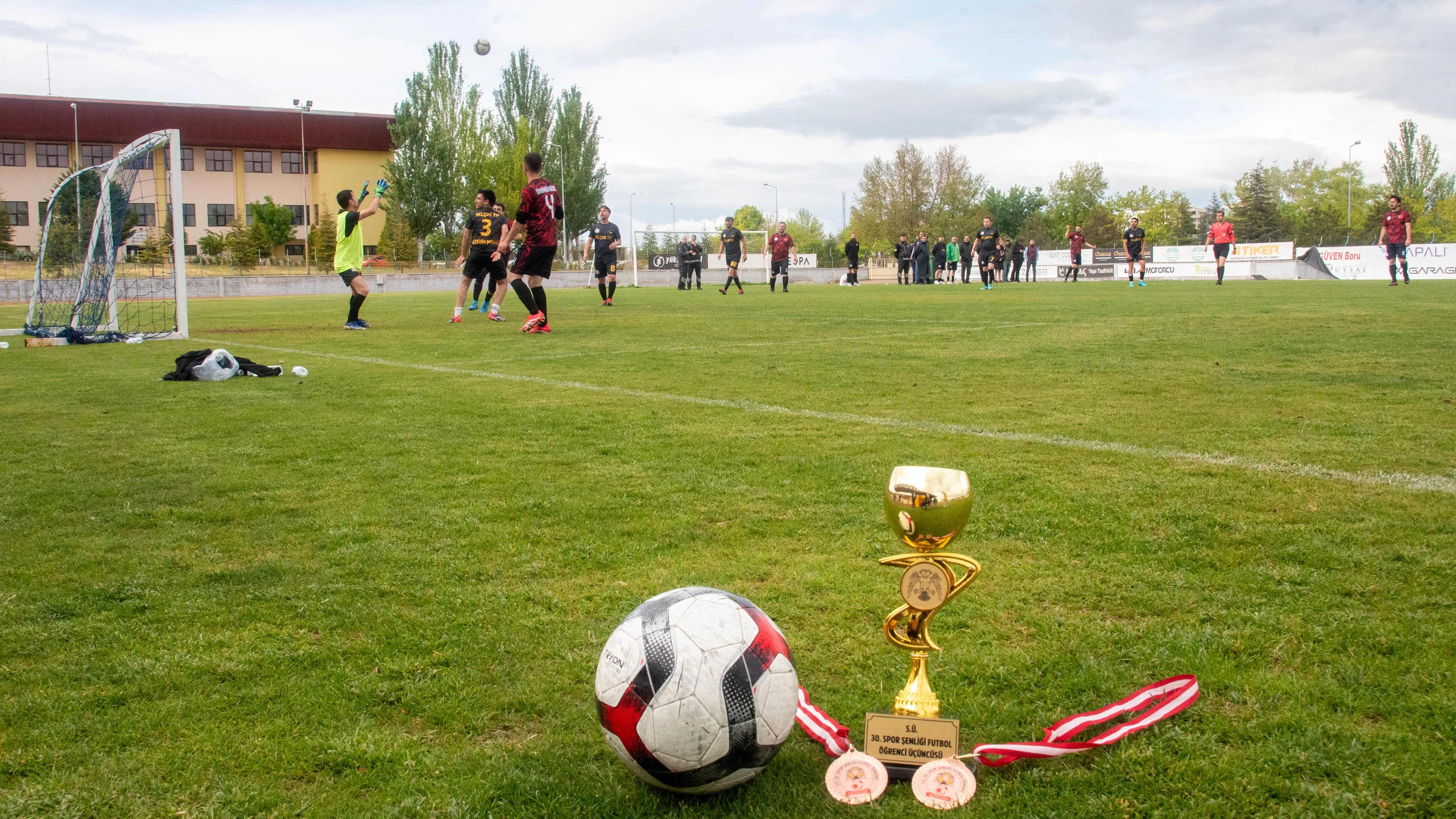 Selçuk Üniversitesi Spor Şenlikleri’nde kupa heyecanı